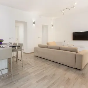  Apartment Residenze Al Porto Italy